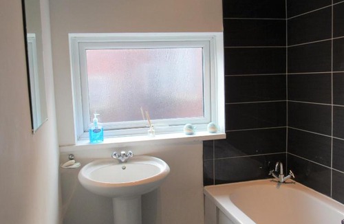 Heaton Apartment | Spacious Flat Heaton