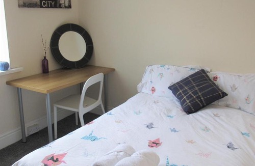 Heaton Apartment | Spacious Flat Heaton