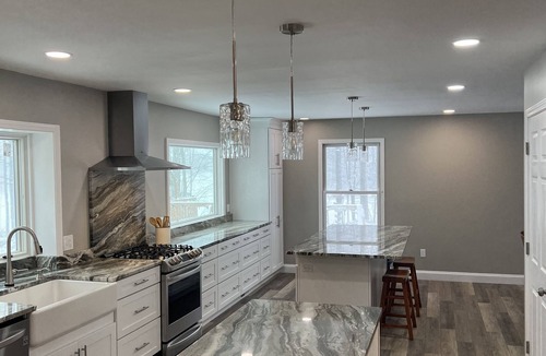 Holiday Hills House | Spacious home 5 minutes to the beach!