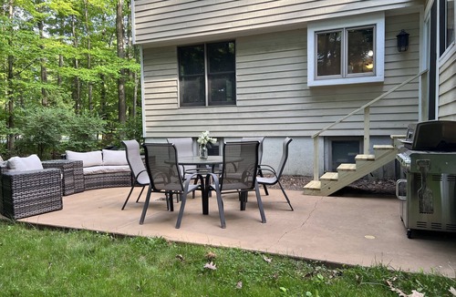 Holiday Hills House | Spacious home 5 minutes to the beach!