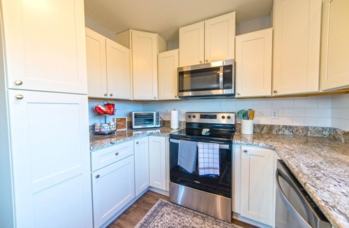 Saginaw House | Spacious Home near Ivy Black Wedding venue