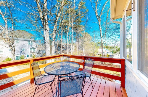 Northwest Harwich House | Spacious home on Hinckleys Pond with game room, sunroom & quick access to trail