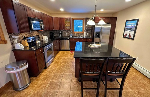 Carroll House | Spacious home, ski views, pool table, foosball, privacy, steps to Mt Wash Hotel and dog friendly!