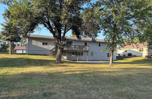 Mekinock House | Spacious house in Manvel ND just 10 minutes north from Grand Forks!