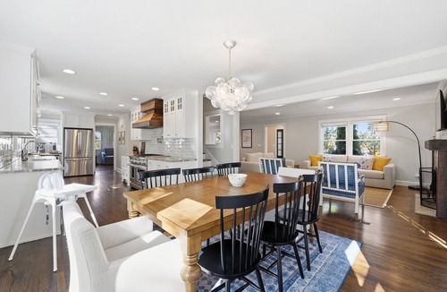 Overland Park House | Spacious Kansas Cape Cottage - 4BR/2.5BA Home with Huge Yard in OP - Sleeps 10!