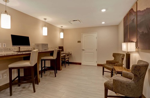 Overland Park Apartment | Spacious King Studio w/Full Kitchen in KS