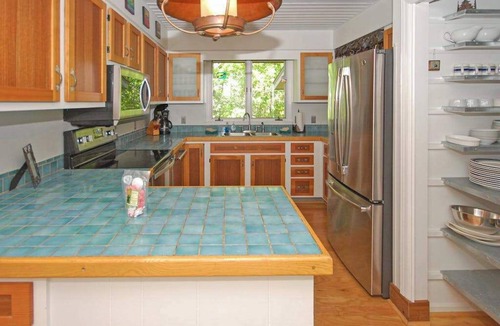 Glen Arbor House | Spacious lake access home with a washer/dryer, central AC, nearby tennis