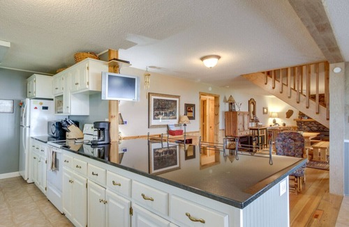 Nisswa House | Spacious Lake Edward Retreat w/Dock & Fire Pit!