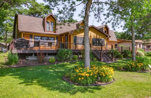Nisswa House | Spacious Lake Edward Retreat w/Dock & Fire Pit!