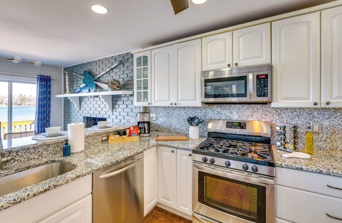 White Lake Cottage | Spacious Lakefront Home in White Lake