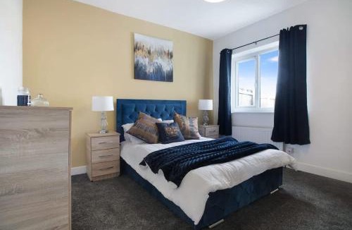 Horden Apartment | Spacious Living Room & Modern Comforts, Sleeps 4