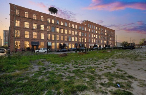 Detroit Apartment | Spacious Loft w/Riverfront Views & Comfort!