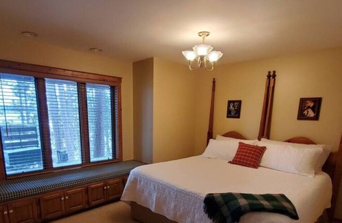 Crosslake Cabin | Spacious log cabin, outdoor living, shore lift