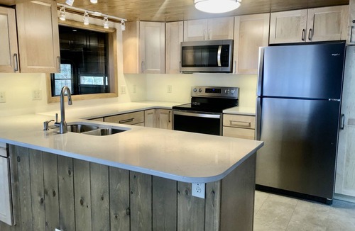 Interlochen House | Spacious log home on Green Lake. Waterfront. Dog ok.
