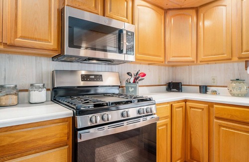 Manistee County Cabin | Spacious Luxury Cabin near The Big Bear Creek!