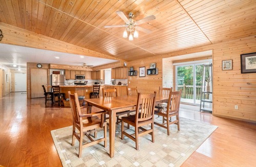 Manistee County Cabin | Spacious Luxury Cabin near The Big Bear Creek!