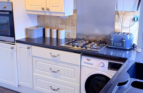Gateshead Apartment | Spacious Maisonette Stay Sleeps 11
