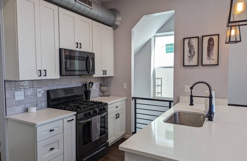 Walnut Hills Condo | Spacious Modern Condo <10Mins to Events, Downtown, OTR, UC, Xavier, Hospitals