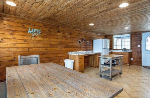 Mayfield House | Spacious Multi-Unit Retreat with Lakefront Views
