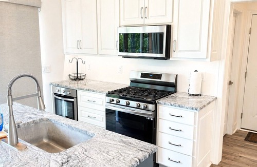 Bonner Springs House | Spacious New 3BR/2BA Home -Sleeps 6 Adults - Near World Cup Venues