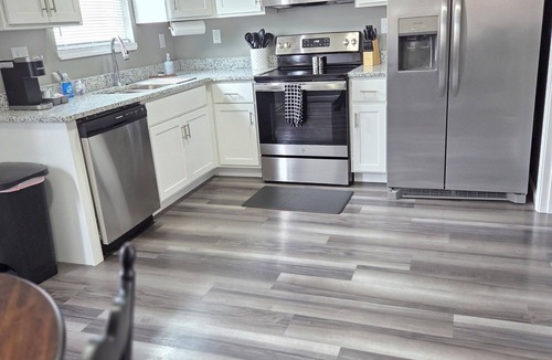 Elizabethtown House | Spacious NEW townhome w/Fast WiFi and parking
