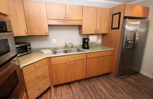 Waterford Cottage | Spacious, Open Concept, Pet Friendly, Lakefront Cottage w/Hot Tub outside Erie