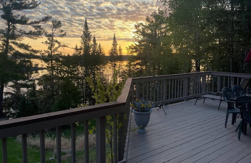 International Falls House | Spacious Rainy Lake accommodation. Beautiful views of Voyageurs National Park.