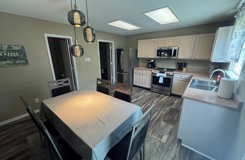 Noblesville House | Spacious & Relaxing 3-bedroom house in Fishers