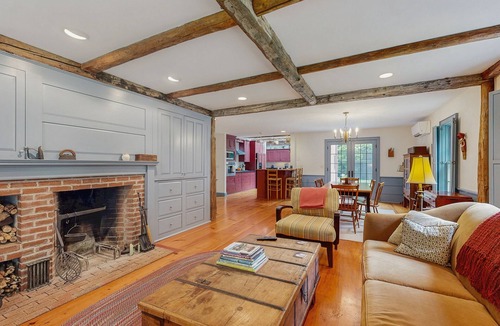Freeport House | Spacious retreat with peaceful seclusion, Wifi, Patio & BBQ Grill