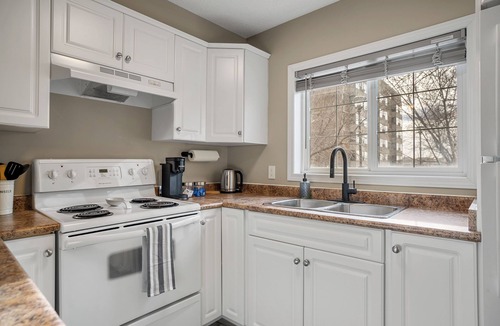 East Village Condo | Spacious Riverfront DT Condo: 3 Beds, AC, Heated Parking, Stampede & Saddledome