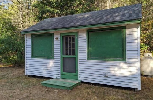 Raymond Cottage | Spacious, Rustic Retreat with a Large Screened Porch and Water Access