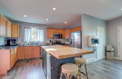 Sheboygan House | Spacious Sheboygan Home w/Grill & Fire Pit!