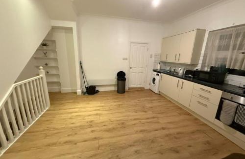 Moffat Apartment | Spacious Stay in the Heart of the Town