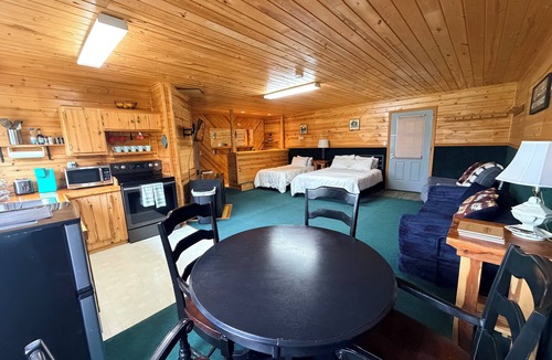 McMillan House | Spacious Studio apartment. Private parking w/garage.