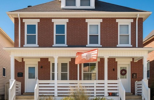 Livingston Park House | Spacious townhome near German Village 8 Beds