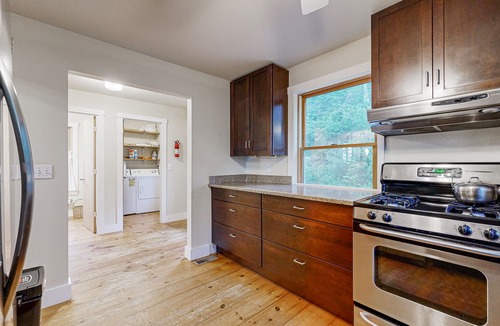 Round Pond Cottage | Spacious & tranquil waterfront hideaway on Muscongus Sound