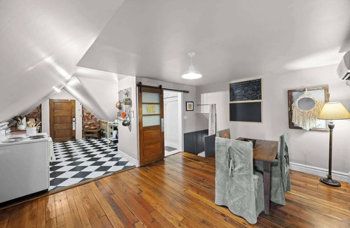 Limerick Apartment | Spacious unit close to Downtown business centers