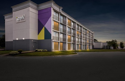 Fairlawn Hotel | Spark By Hilton Akron Fairlawn