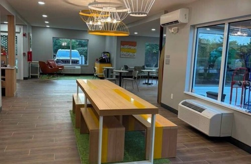 Freeport Hotel | Spark by Hilton Freeport