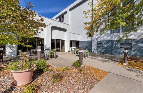 Ashwaubenon Hotel | Spark by Hilton Green Bay