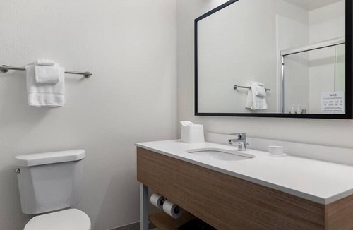 Indianapolis Hotel | Spark by Hilton Indianapolis Northeast Fishers