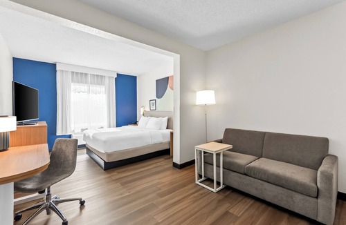 La Grange Hotel | Spark by Hilton La Grange