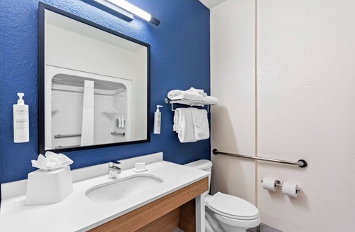 La Grange Hotel | Spark by Hilton La Grange