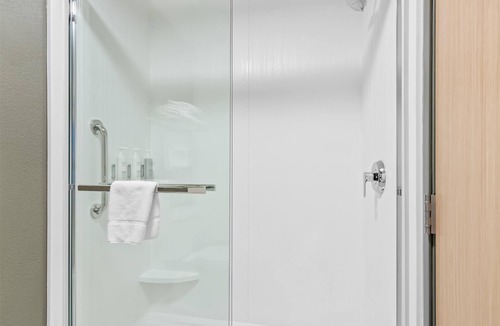 Traverse City Hotel | Spark by Hilton Traverse City