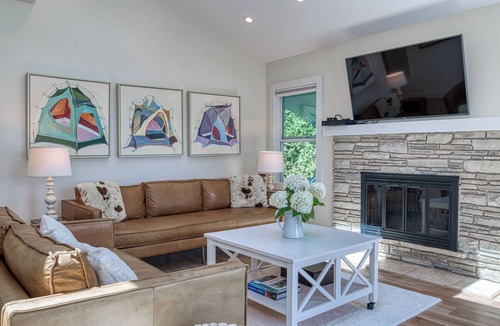Petoskey Cottage | Sparkling 4-bedroom cottage with AC on Prestine Walloon Lake