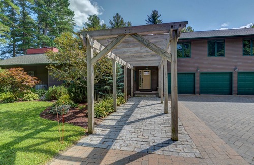 Auburn House | Spectacular Maine Lake House with private waterfront near Bates College