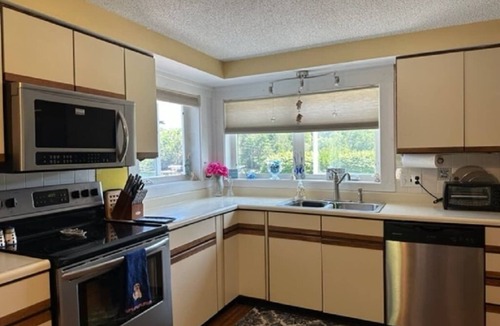 Wiscasset House | Spectacular sunrises,cozy vintage home on the water in Wiscasset, ME-Adults only