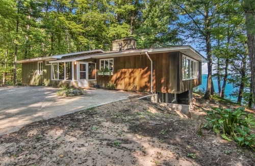 Traverse City House | Spectacular West Bay views on 58 wooded acres! 10 mins to downtown TC
