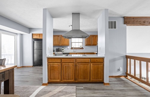 Wayne House | Speedway Retreat | Great for Families & Pets