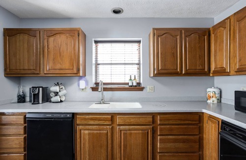 Wayne House | Speedway Retreat | Great for Families & Pets